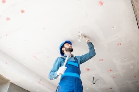 workman-warming-the-building-2025-03-31-14-09-33-utc (1).jpg