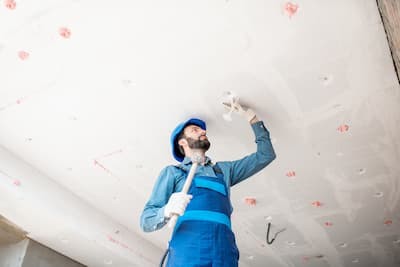 Les différents types de faux plafonds pour transformer votre intérieur